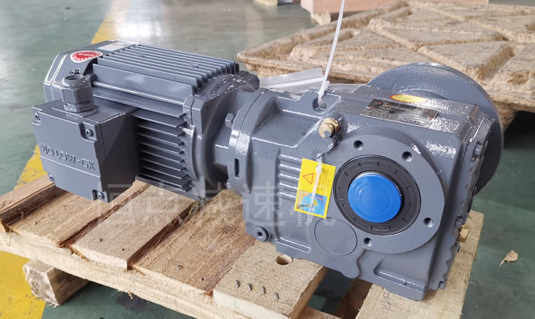 KAF37系列減速機 輸入配電機 輸出通孔+左側法蘭 實物