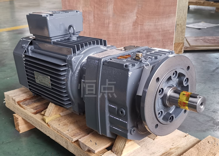 RF47系列減速機配直聯電機，立式安裝 輸出法蘭+軸 實物圖