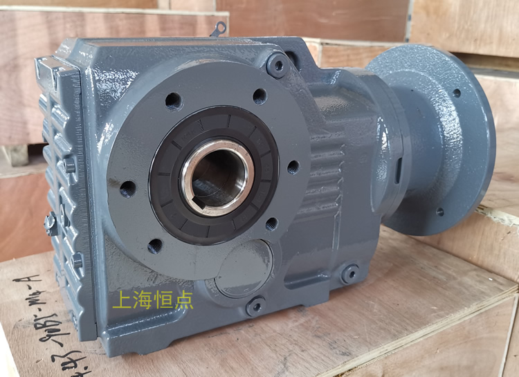 KA67減速機 輸入配B5圓法蘭 輸出通孔 實物圖 -恒點原創