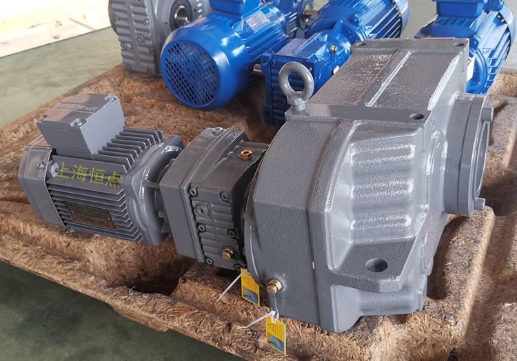  FAZ77R37雙級減速機，通孔+小法蘭輸出，實物圖如下