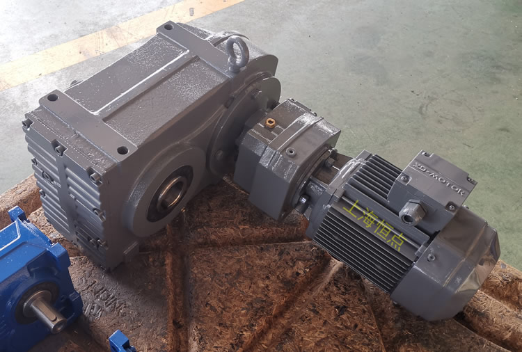  FAZ77R37雙級減速機，通孔+小法蘭輸出，實物圖